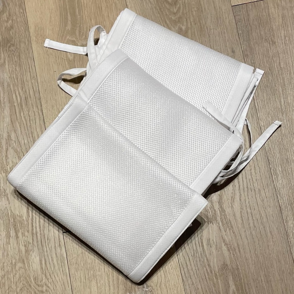 Mesh crib liner